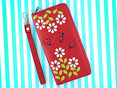 LAVISHY design & wholesale fun Eco-friendly vegan ladybug & daisy flower applique wristlet wallets to gift shops, clothing & fashion accessories boutiques, book stores & specialty retailers