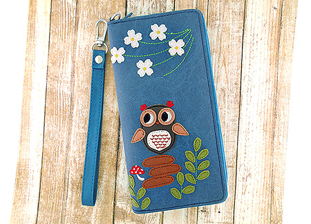 LAVISHY Adora collection wholesale owl & flower applique vegan large wristlet wallets to gift shop, clothing & fashion accessories boutique, book store in Canada, USA & worldwide since 2001.