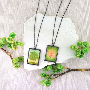 LAVISHY Cara collection wholesales handmade reversible pendant necklaces with vintage style prints
