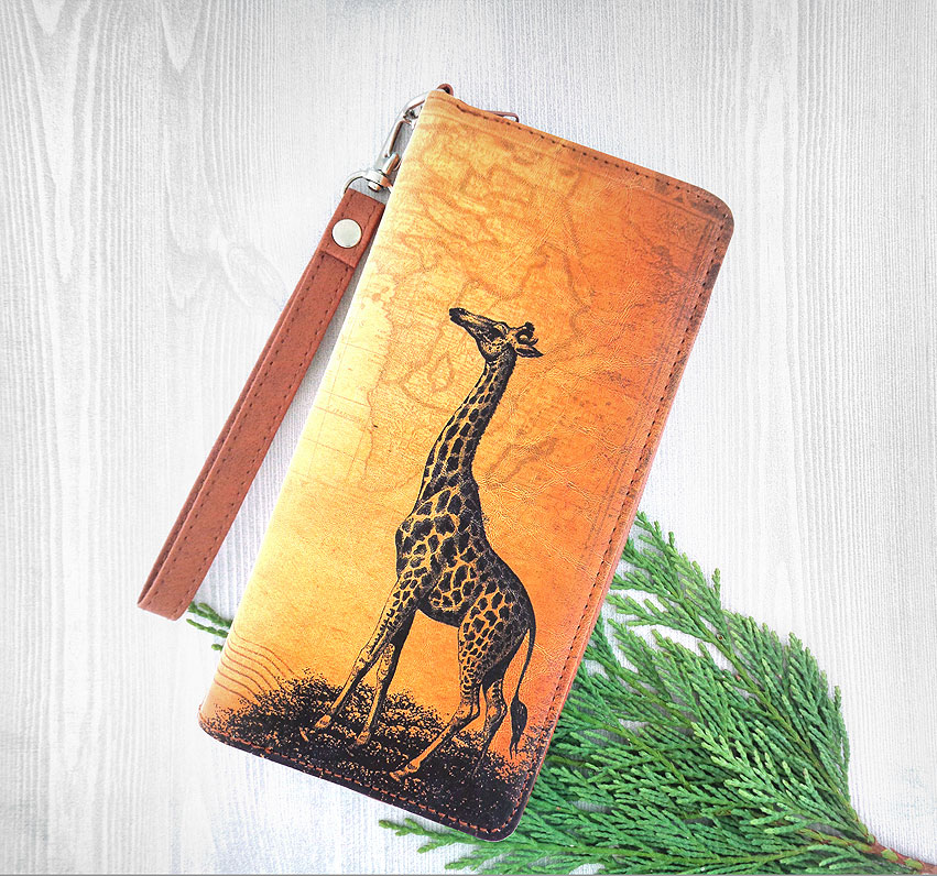 LAVISHY wholesale giraffe themed vegan fashion accessories and gifts to gift shops, clothing and fashion accessories boutiques, speciality retailers in Canada, USA and worldwide.